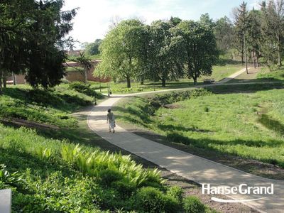 Kręta aleja przy fortyfikacjach, park w Zamościu