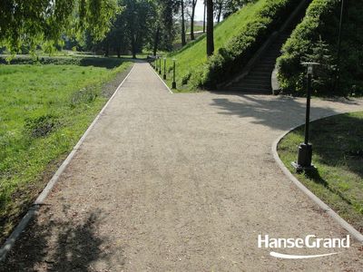 Aleja u podnóża skarpy, park w Zamościu