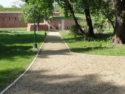 Alejka przy murach, park w Zamościu