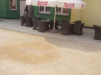 Plac przy ogródku restauracyjnym, miasteczko westernowe w Żorach
