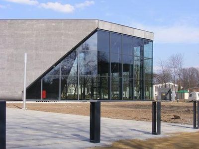 Nawierzchnia Skalny przy wejściu, Muzeum Lotnictwa Polskiego w Krakowie