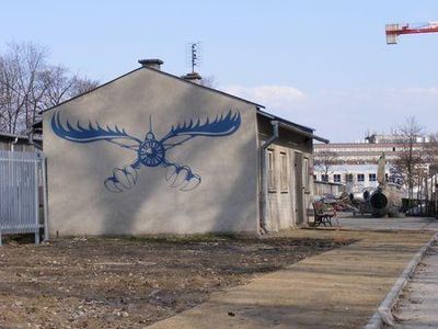 Ścieżka prowadząca do hangaru, Muzeum Lotnictwa Polskiego w Krakowie