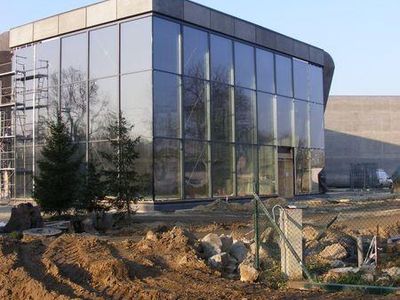 Budynek muzeum i ścieżka w trakcie prac, Muzeum Lotnictwa Polskiego w Krakowie