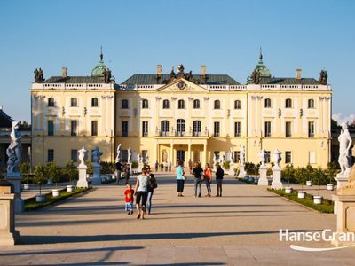 Aleja przed fasadą pałacu, ogród Pałacu Branickich w Białymstoku