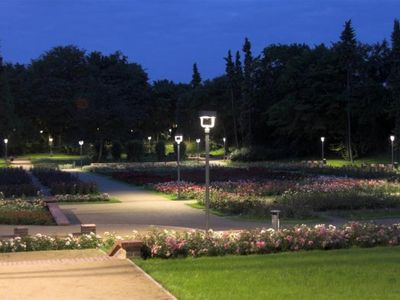 Rabaty różane o zmierzchu, Ogród Różany w Szczecinie