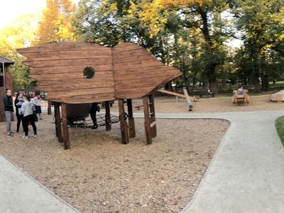 Plac zabaw przy alejce, Park Krakowski w Krakowie