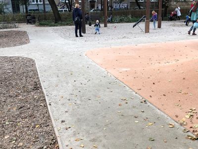 Alejka przy placu zabaw, Park Krakowski w Krakowie
