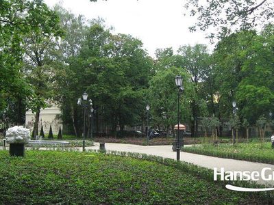 Alejki i rabaty w parku, park przy molo w Sopocie
