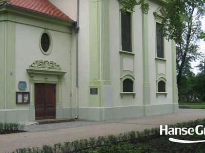 Alejka przy kościele, park przy molo w Sopocie