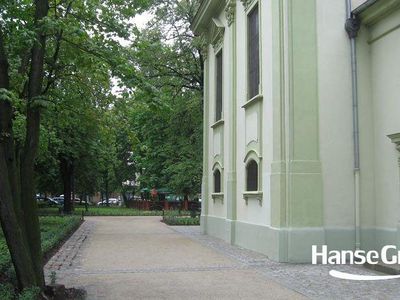 Alejka za kościołem, park przy molo w Sopocie