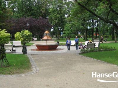 Fontanna i alejki, park przy molo w Sopocie