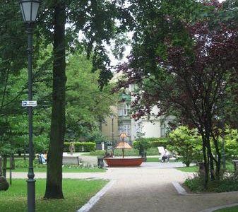 Alejka z latarniami, park przy molo w Sopocie
