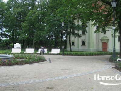Okrągły plac wokół fontanny, park przy molo w Sopocie
