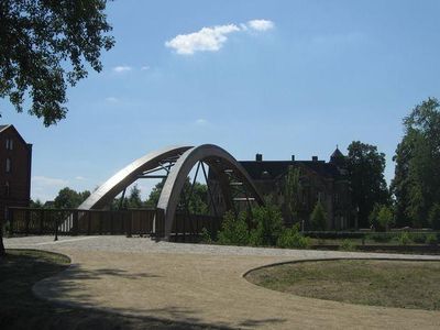 Łukowy most nad rzeką, Wyspa Teatralna w Gubinie